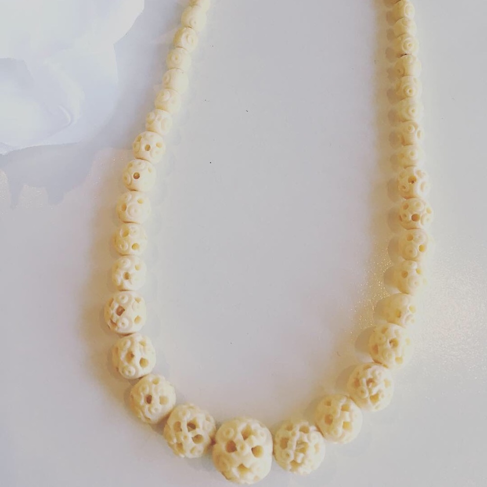 Vintage Detailed Bone Beaded Necklace